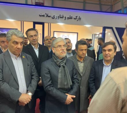 بازدید وزیر علوم از شرکتهای فناور پارک علم و فناوری تبریز