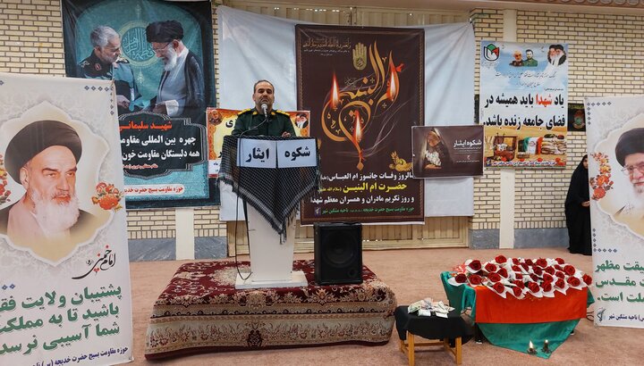 مادران و همسران شهدا وارثان راستین مکتب ایثار هستند