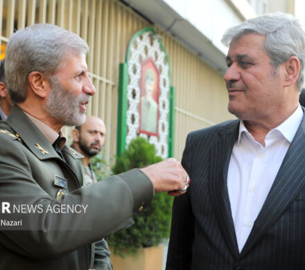 دیدار اعضای کمیسیون برنامه و بودجه و محاسبات با فرمانده کل ارتش