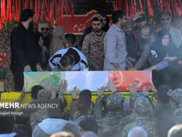 تجلیل دامغانی‌ها از یک وصال جاودانه؛ تشییع پیکر شهید گمنام