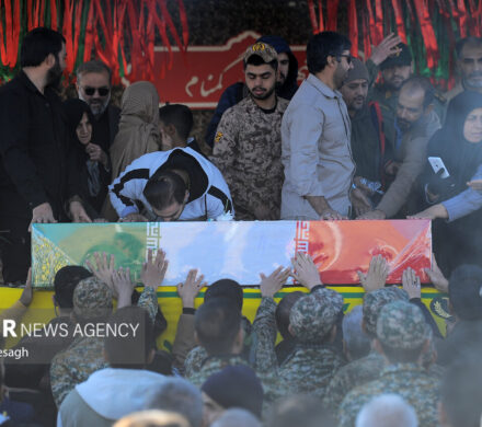 تجلیل دامغانیها از یک وصال جاودانه؛ تشییع پیکر شهید گمنام