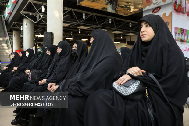 مراسم رونمایی از کتاب «حواسم هست»