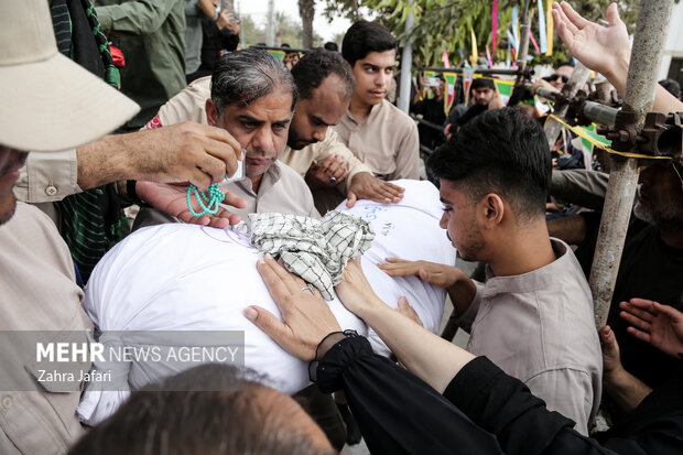 تشییع و تدفین شهید گمنام در دانشگاه فرهنگیان پردیس شهید بهشتی بندرعباس