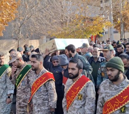 خاکسپاری ۲ شهید گمنام در دیار عالمان؛ وداعی در سوگ حضرت ام‌البنین(س)