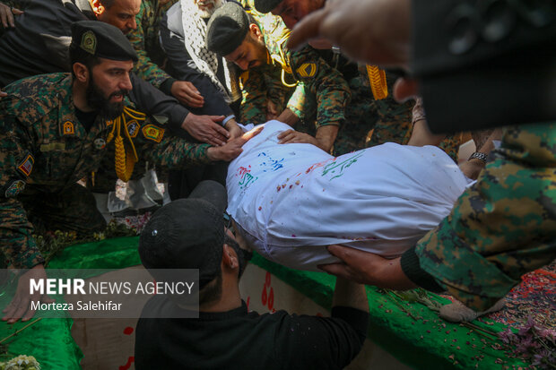 تشییع باشکوه شهید گمنام در روستای سورک
