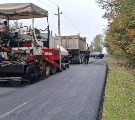عملیات روکش آسفالت محور روستایی سلکیسر – عزیزکیان رشت اجرا شد