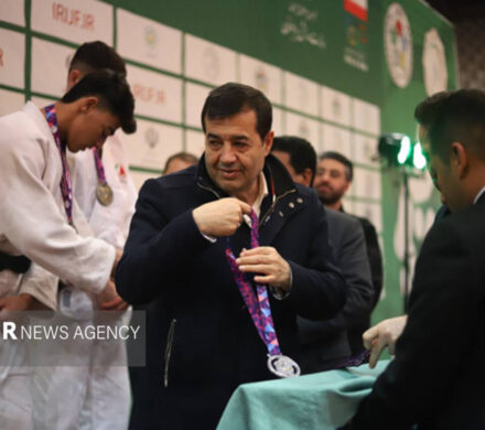 نفرات برتر چهار وزن مشخص شدند/ وزیر ورزش مدال ها را اهدا کرد