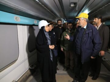 وزیر راه و شهرسازی از خطوط تولید واگن سازی در زنجان بازدید کرد