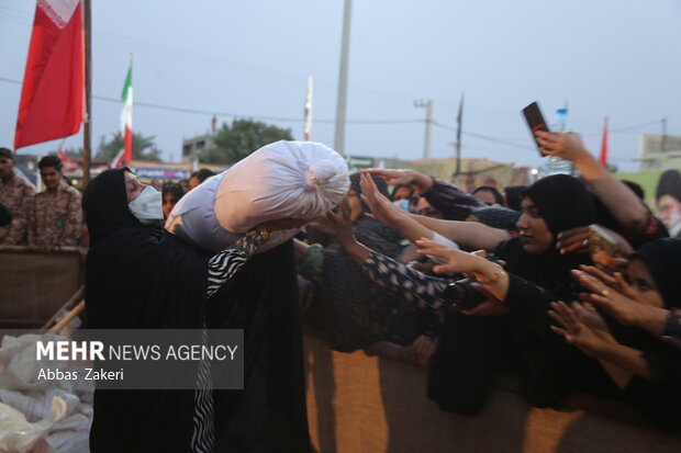 تشییع و تدفین پیکر شهید گمنام هشت سال دفاع مقدس در کرمون