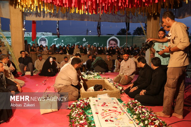 تشییع و تدفین پیکر شهید گمنام هشت سال دفاع مقدس در کرمون