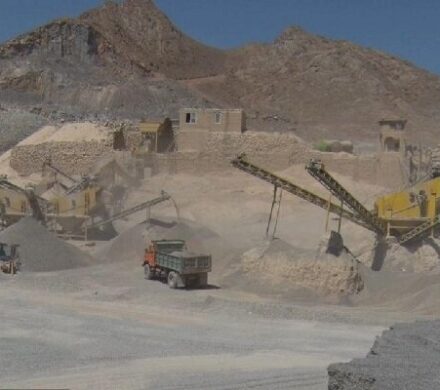 ظرفیت بی نظیر معدنی در اردستان؛ چالش آب و سوخت در برابر رونق معادن