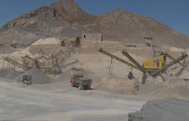 ظرفیت بی نظیر معدنی در اردستان؛ چالش آب و سوخت در برابر رونق معادن