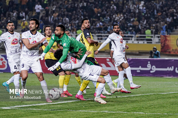 لیگ برتر فوتبال ؛ سپاهان و فجر سپاسی