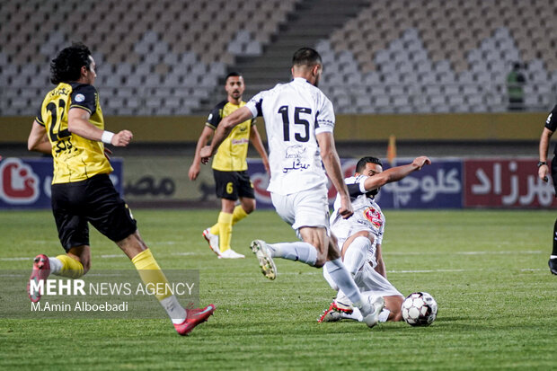 لیگ برتر فوتبال ؛ سپاهان و فجر سپاسی