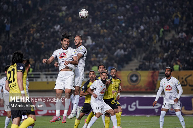 لیگ برتر فوتبال ؛ سپاهان و فجر سپاسی