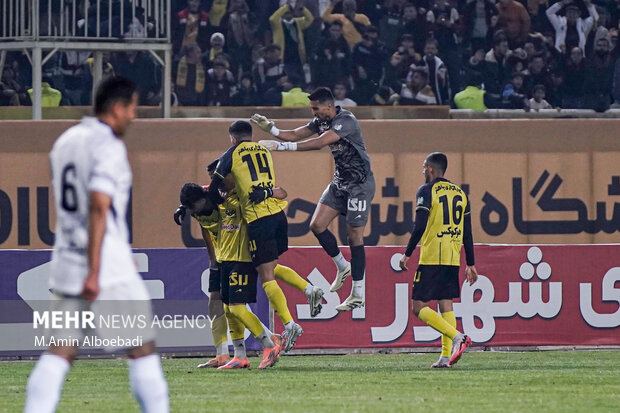 لیگ برتر فوتبال ؛ سپاهان و فجر سپاسی