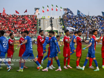 حضور پرشور تماشاگران دربی ۱۰۶ در ورزشگاه امام اراک