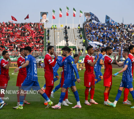 حضور پرشور تماشاگران دربی ۱۰۶ در ورزشگاه امام اراک