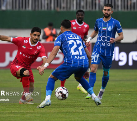 حضور هواداران دو تیم استقلال و پرسپولیس بیرون ورزشگاه امام خمینی اراک