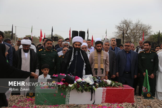 تشییع و خاکسپاری پیکر مطهر شهید گمنام در روستای پالور سیریک