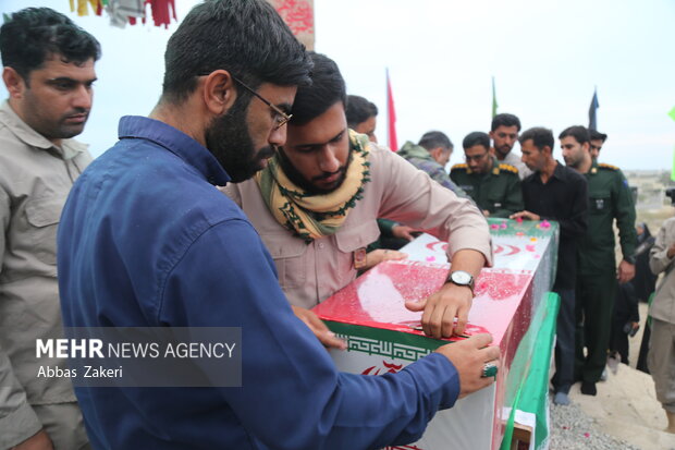 تشییع و خاکسپاری پیکر مطهر شهید گمنام در روستای پالور سیریک