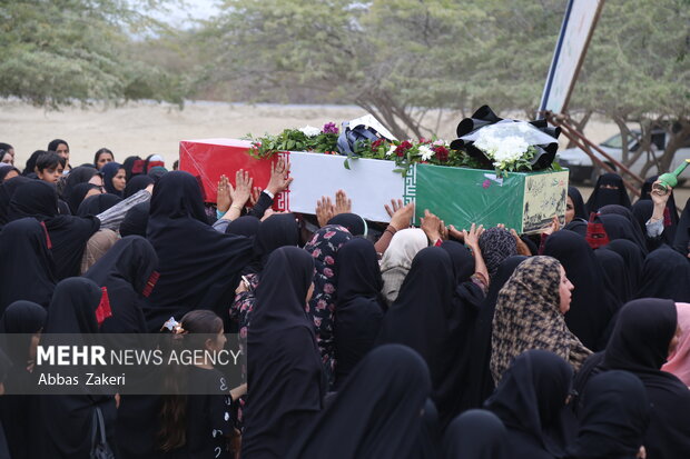تشییع و خاکسپاری پیکر مطهر شهید گمنام در روستای پالور سیریک