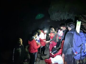 امدادگران البرز در جست‌وجوی ۱۲ نفر گرفتار در کوهستان