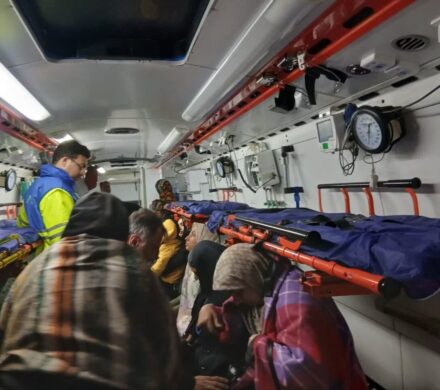 واژگونی اتوبوس در محور کمربندی شرقی به بیستون؛ ۲۵ نفر مصدوم شدند