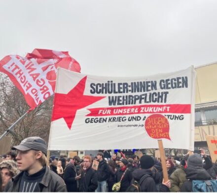 تظاهرات گسترده دانش‌آموزان آلمانی در اعتراض به بازگشت سربازی اجباری