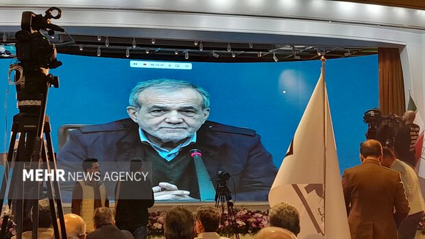 پزشکیان پروژه انتقال آب دریا به فولاد مبارکه را افتتاح کرد