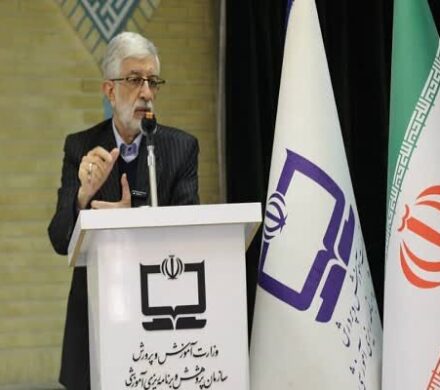 نقش محوری کتب درسی در جبران عقبماندگی علمی کشور