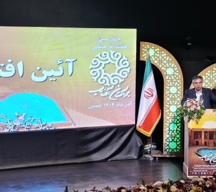 استاندار : ۲۵۰ هزار نفر سالانه از بیت امام در خمین بازدید می کنند