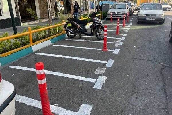 آزادسازی پیاده‌روهای منطقه ۲ تهران با احداث پارکینگ موتورسیکلت‌ها