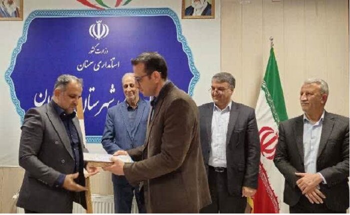 آرادان فاقد کتابخانه سیار است؛ رونمایی از ۲ کتاب