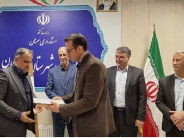 آرادان فاقد کتابخانه سیار است؛ رونمایی از ۲ کتاب