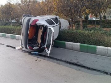 باخدا:واژگونی خودرو در بزرگراه پیامبر اعظم مشهد یک مصدوم برجا گذاشت