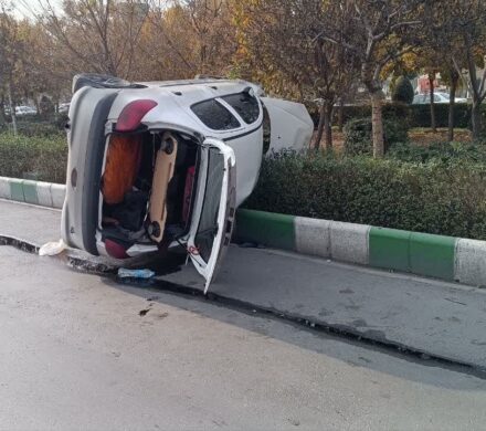 باخدا:واژگونی خودرو در بزرگراه پیامبر اعظم مشهد یک مصدوم برجا گذاشت