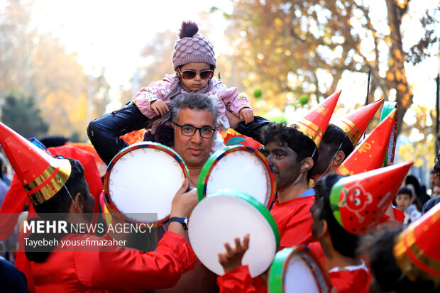 آیین افتتاحیه ۳۰امین جشنواره بین‌المللی تئاتر کودک و نوجوان همدان