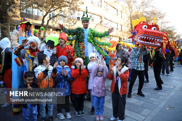 آیین افتتاحیه ۳۰امین جشنواره بین‌المللی تئاتر کودک و نوجوان همدان
