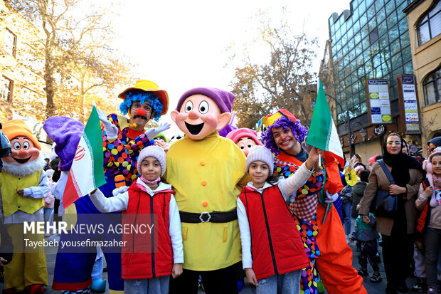آیین افتتاحیه ۳۰امین جشنواره بین‌المللی تئاتر کودک و نوجوان همدان