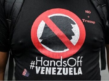 تظاهرات مردم واشنگتن در اعتراض به احتمال دخالت نظامی آمریکا در ونزوئلا