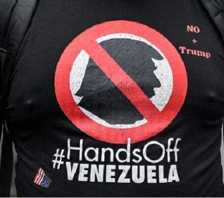 تظاهرات مردم واشنگتن در اعتراض به احتمال دخالت نظامی آمریکا در ونزوئلا