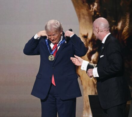 از نوبل تا آبنبات سیاسی؛ چرا فیفا جایزه صلح را برای ترامپ اختراع کرد؟