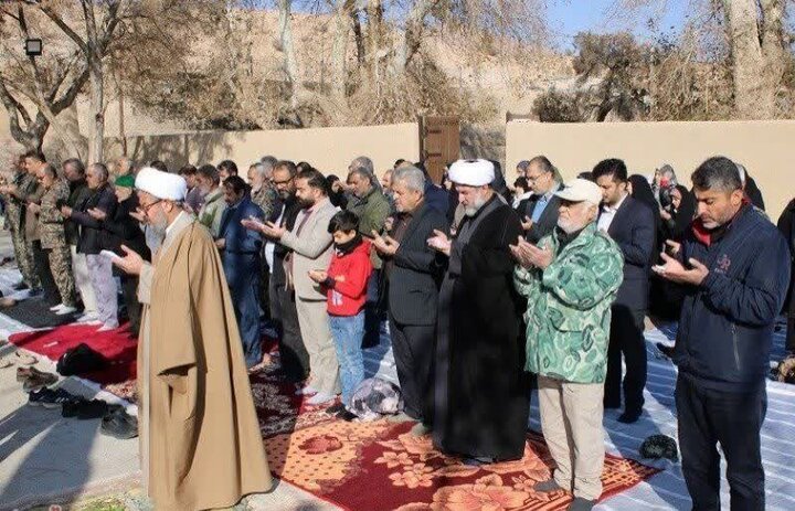 اقامه نماز باران در دامغان؛ مردم امیدوار به بارش رحمت الهی