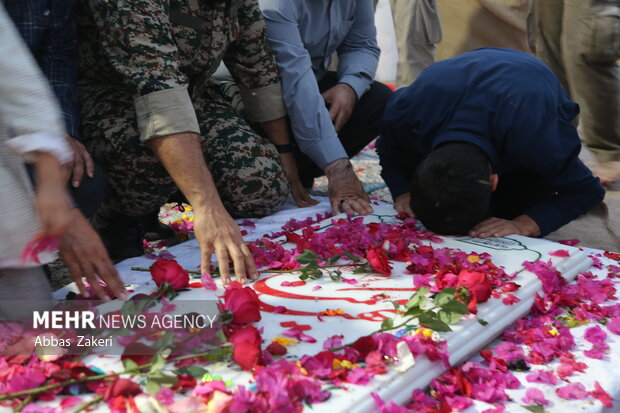 تدفین شهید گمنام درپارسیان