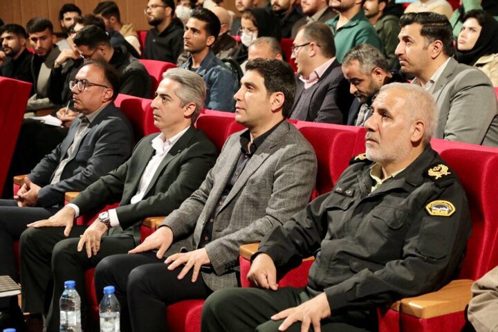 لهونی:حضور نخبگان و دانشجویان در کنار دولت راهگشای بسیاری از مسائل است