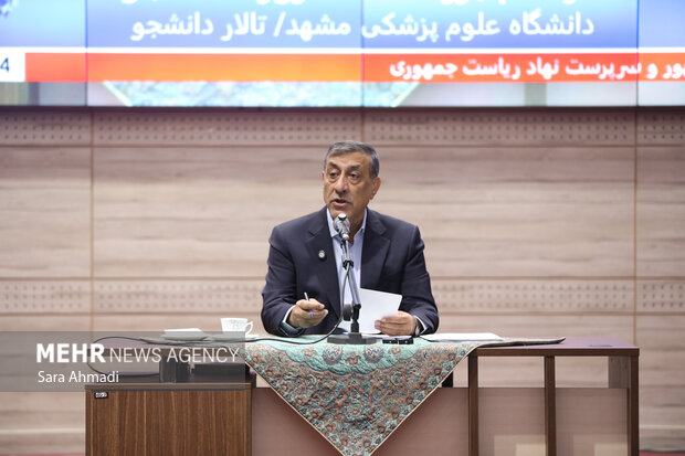 نشست صمیمانه دانشجویان با معاون اجرایی رئیس‌جمهور در دانشگاه علوم پزشکی مشهد