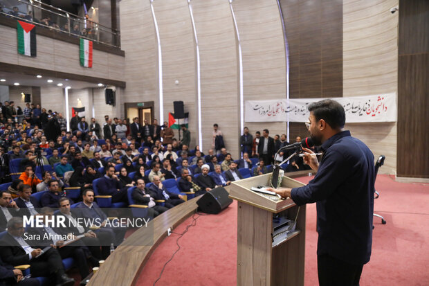 نشست صمیمانه دانشجویان با معاون اجرایی رئیس‌جمهور در دانشگاه علوم پزشکی مشهد