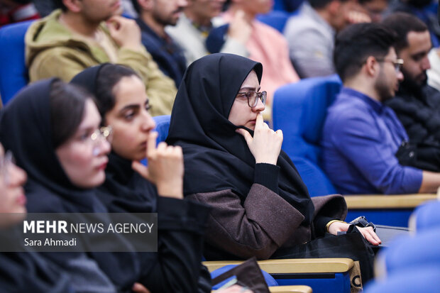 نشست صمیمانه دانشجویان با معاون اجرایی رئیس‌جمهور در دانشگاه علوم پزشکی مشهد