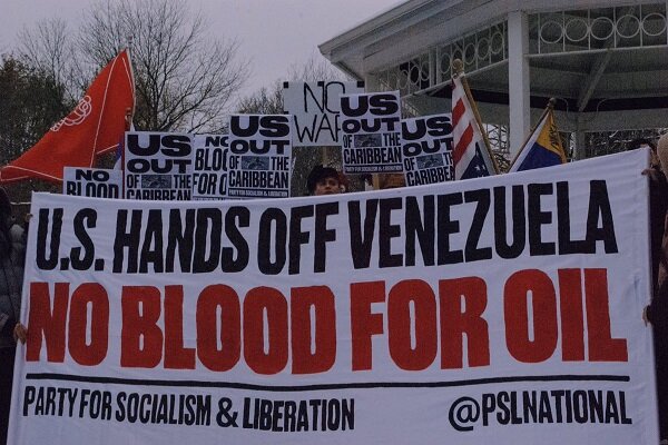 تجمع مردمی گسترده در بیش از ۶۰ شهر آمریکا در حمایت از ونزوئلا+ فیلم